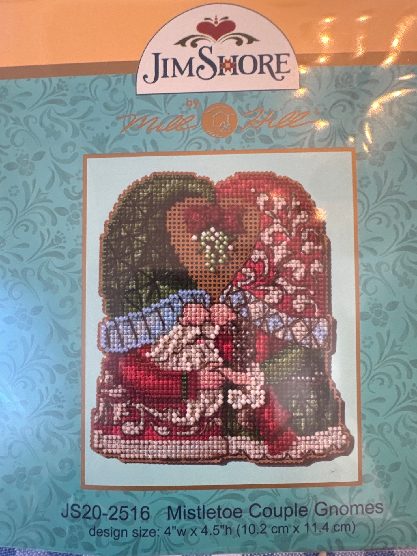 Mistletoe Couple Gnomes