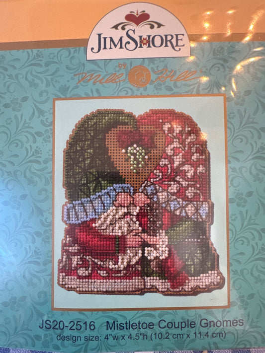 Mistletoe Couple Gnomes