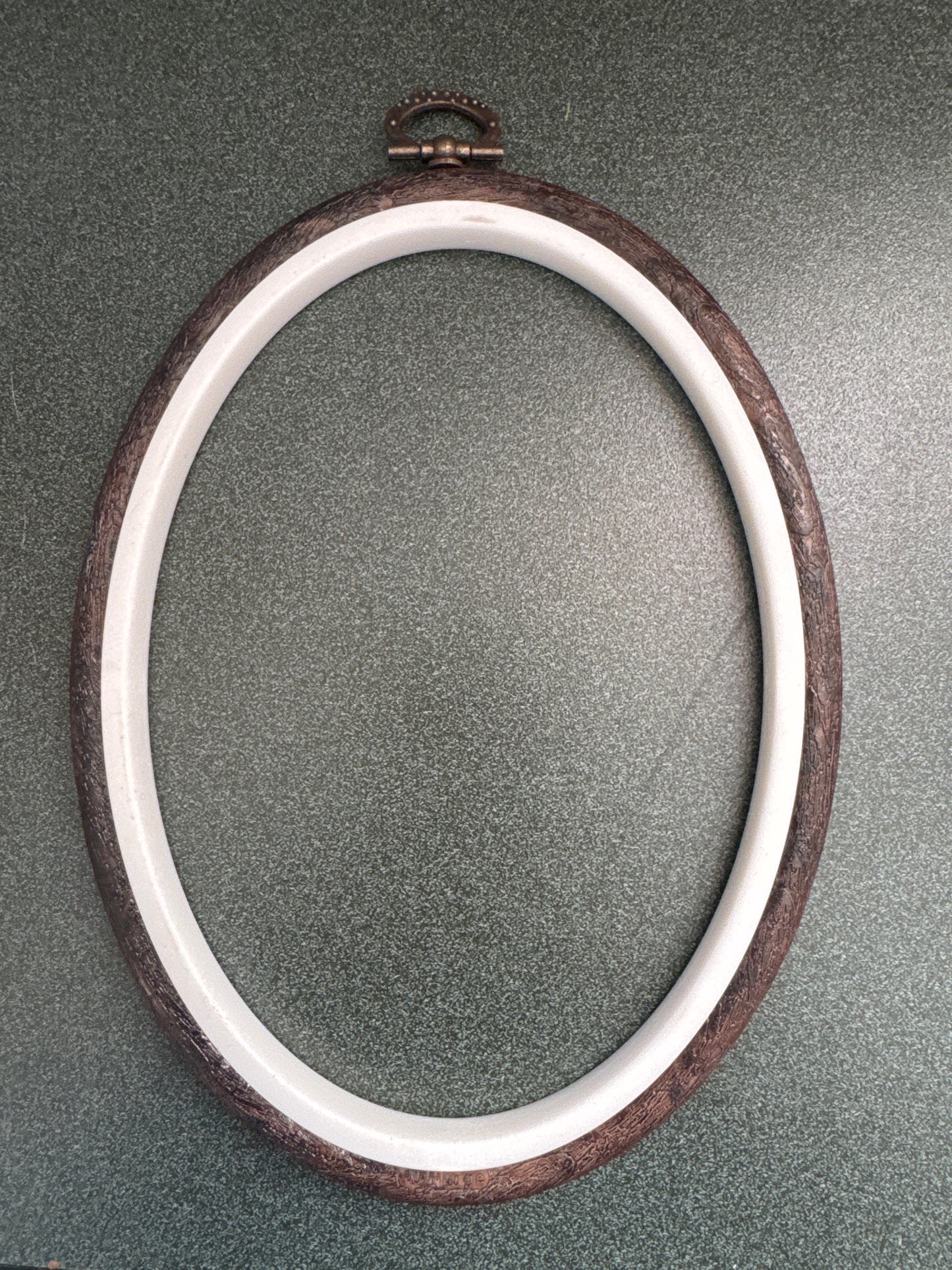 Nurge 18x23 cm (7x 9”) Flexi Hoop Oval