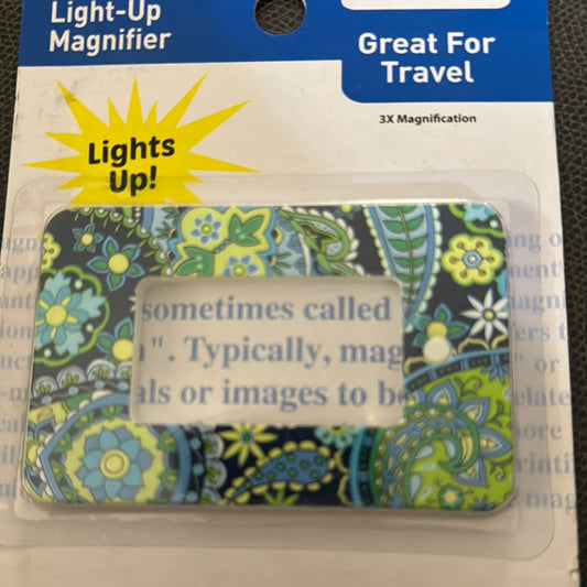 Light-up magnifier